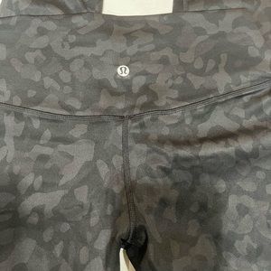 Lulu lemon black camo 7/8 leggings 12